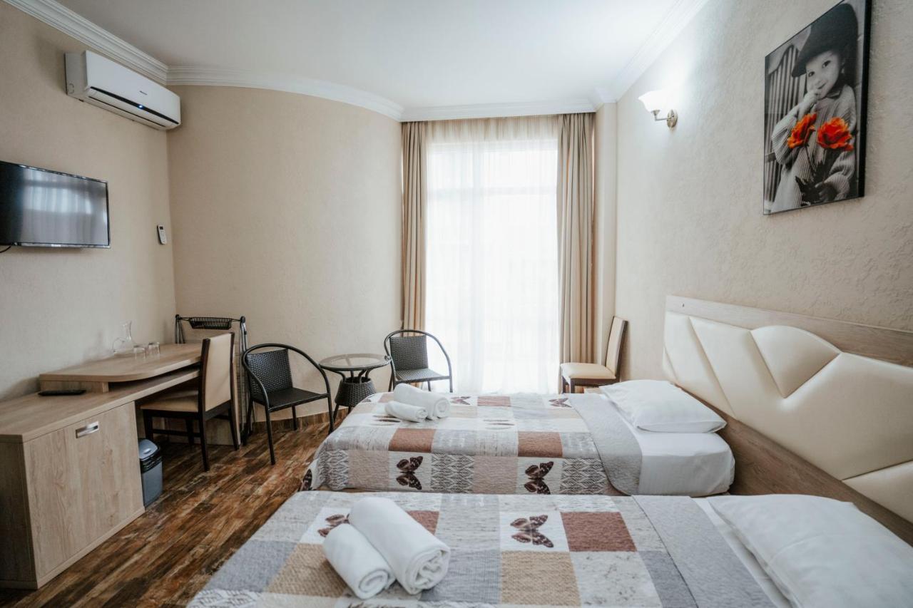 Hotel General Batoumi Extérieur photo