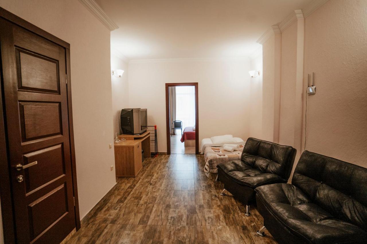 Hotel General Batoumi Extérieur photo