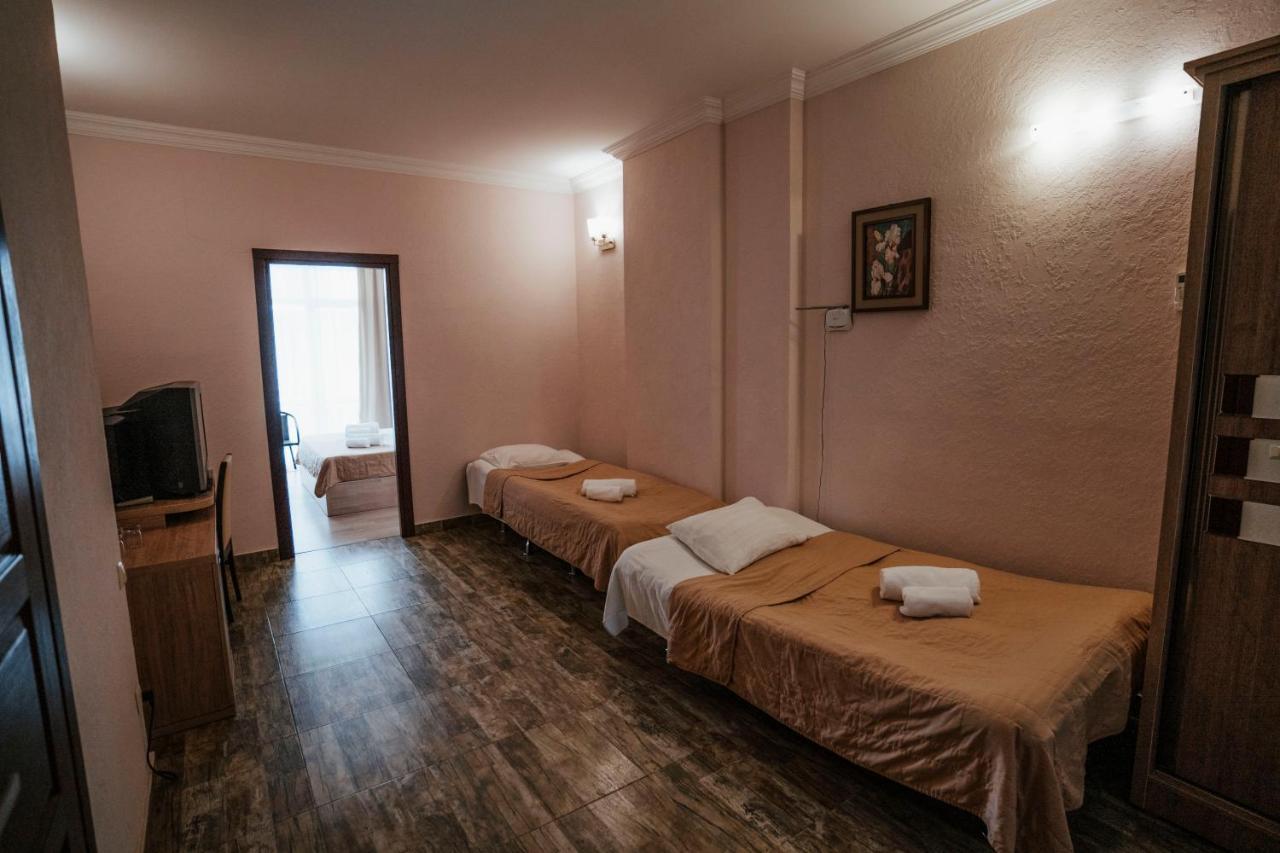 Hotel General Batoumi Extérieur photo